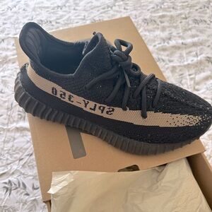 YEEZY BOOST 350 V2